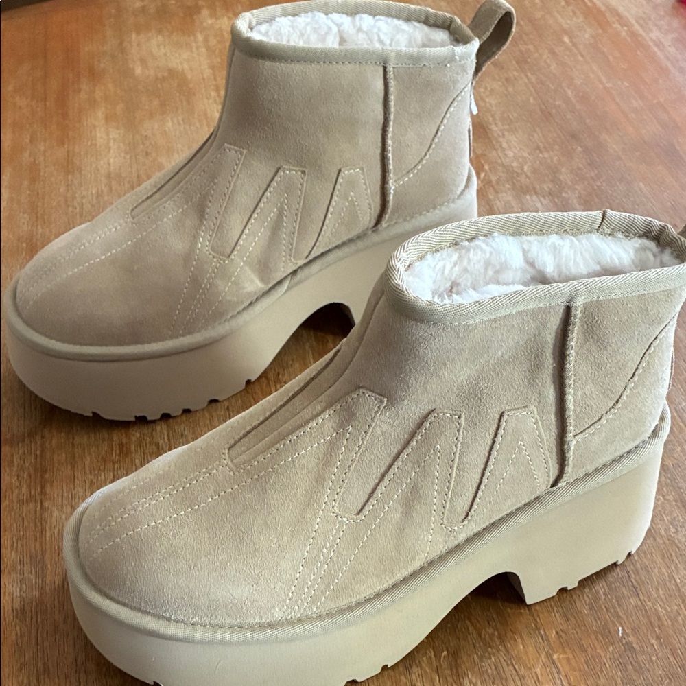 UGG Sunwave Ultra Mini New Heights Classic Boot New  Size 9